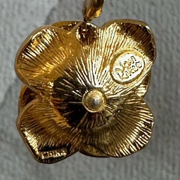 Joan River's Floral Dangle earrings. - Picture 4 of 8